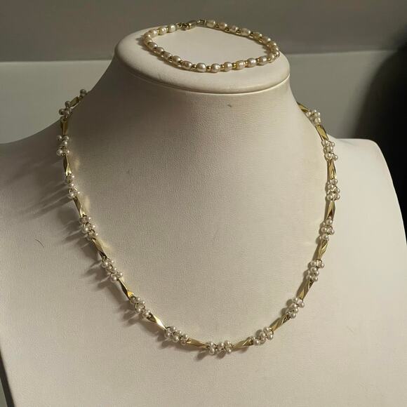 necklace and bracelet set faux seed pearls in gold tone setting preppy classic - Picture 1 of 14
